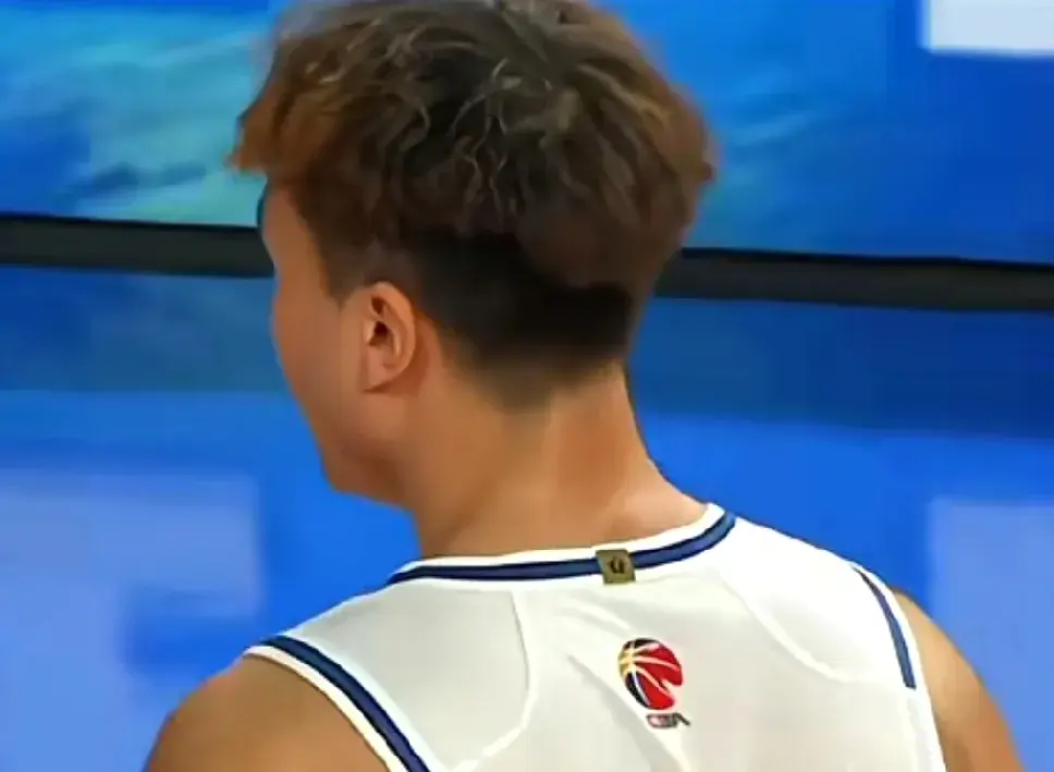 黄明依, 广东目前锋