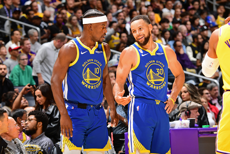 花扩大, 并且挡住湖 花扩大, 并且挡住湖